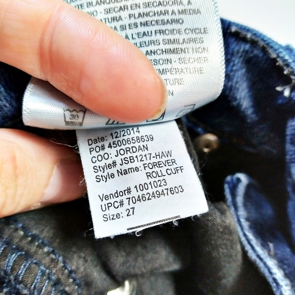 Jessica Simpson Forever Roll Cuff Dark Wash Denim Shorts Size 27 - Picture 7 of 7